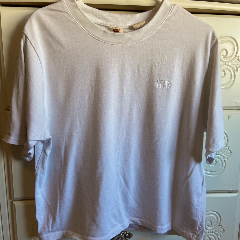 Levi’s Semi-Cropped shirt